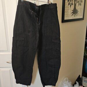 Banana republic barrel leg NWT cargo pocket pants